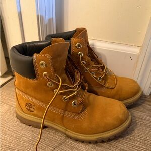 Timberland Brown Leather Boots with Black Collar